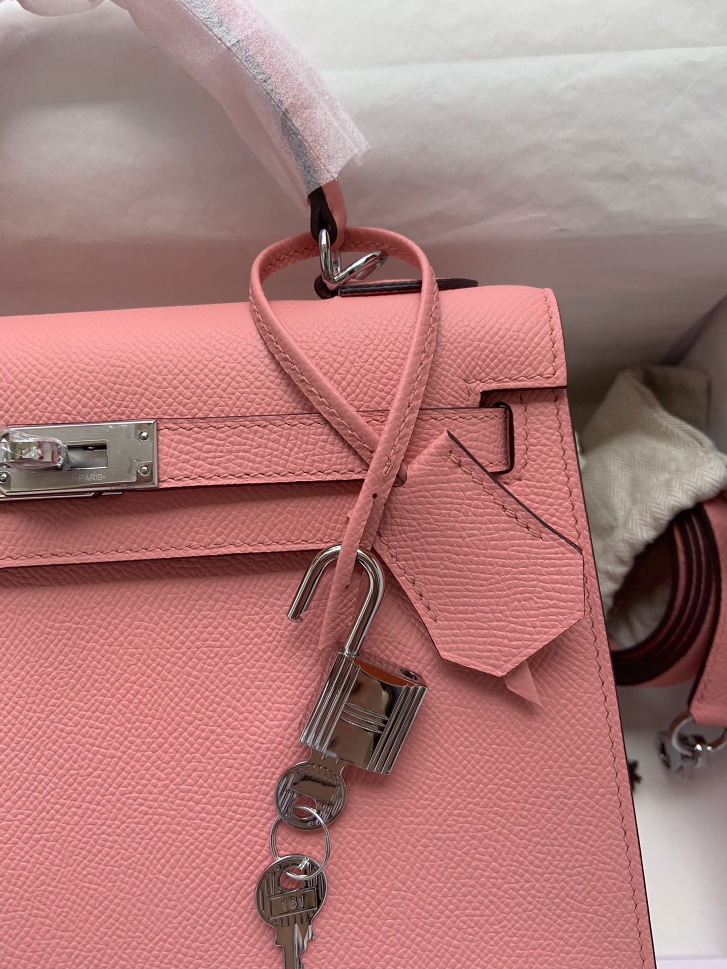 Hermes Kelly 28cm Handbag Shoulder Bag in Pink Epsom Leather